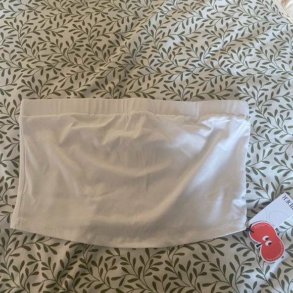 Solid strapless crop top - Picture 3 of 3